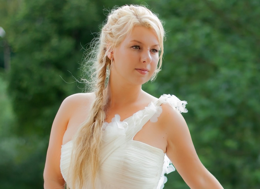 wedding hairstyle with braid for plus size bride