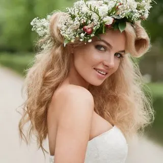 wedding hairstyle with flowers