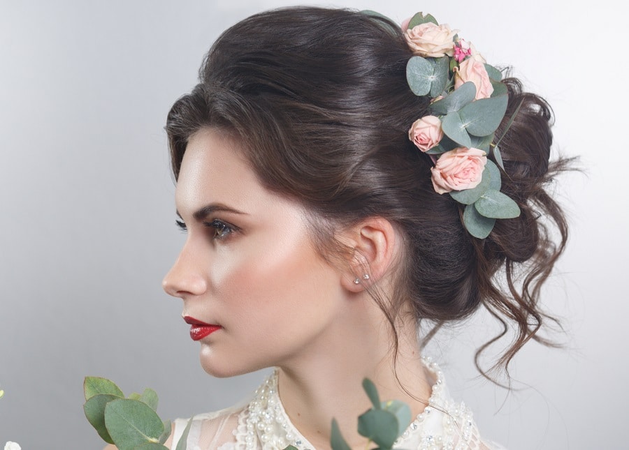 wedding hairstyle with flowers for oval face