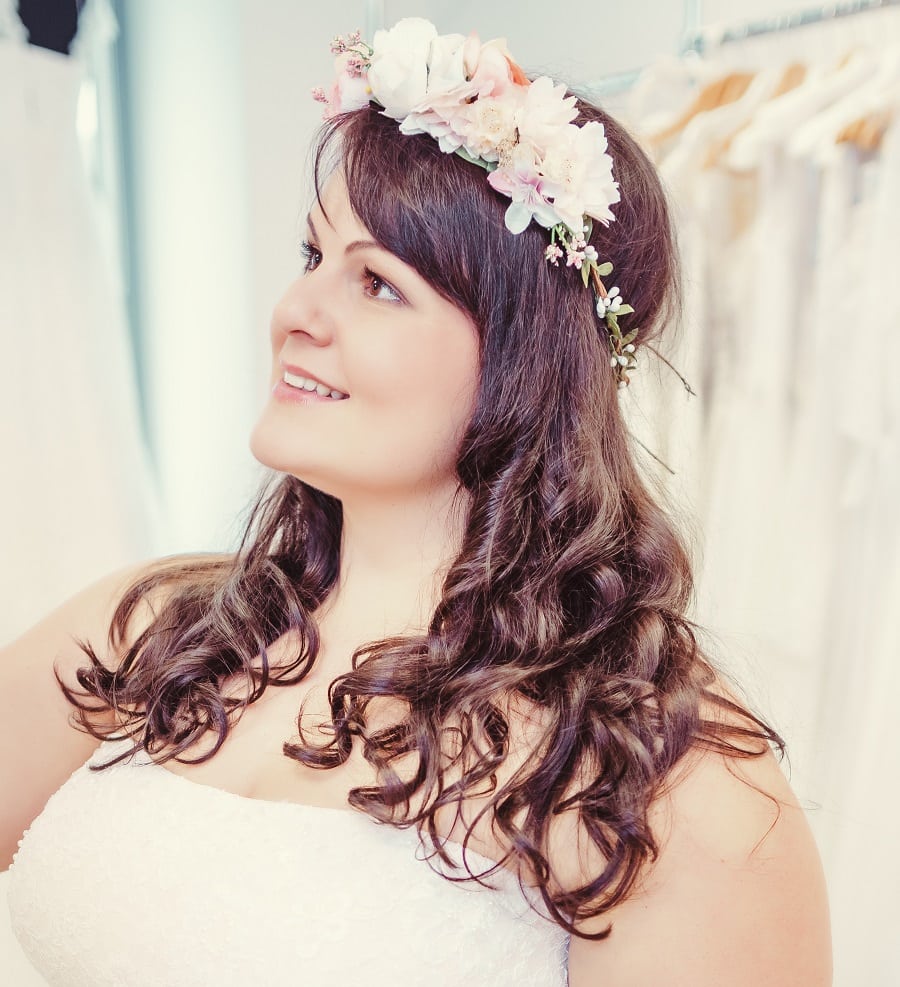 Wedding hairstyle with flowers for a plus size bride