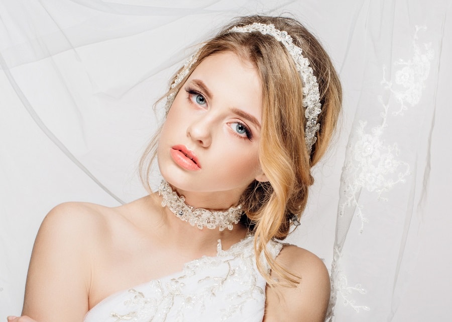 wedding hairstyle with headband for oval face