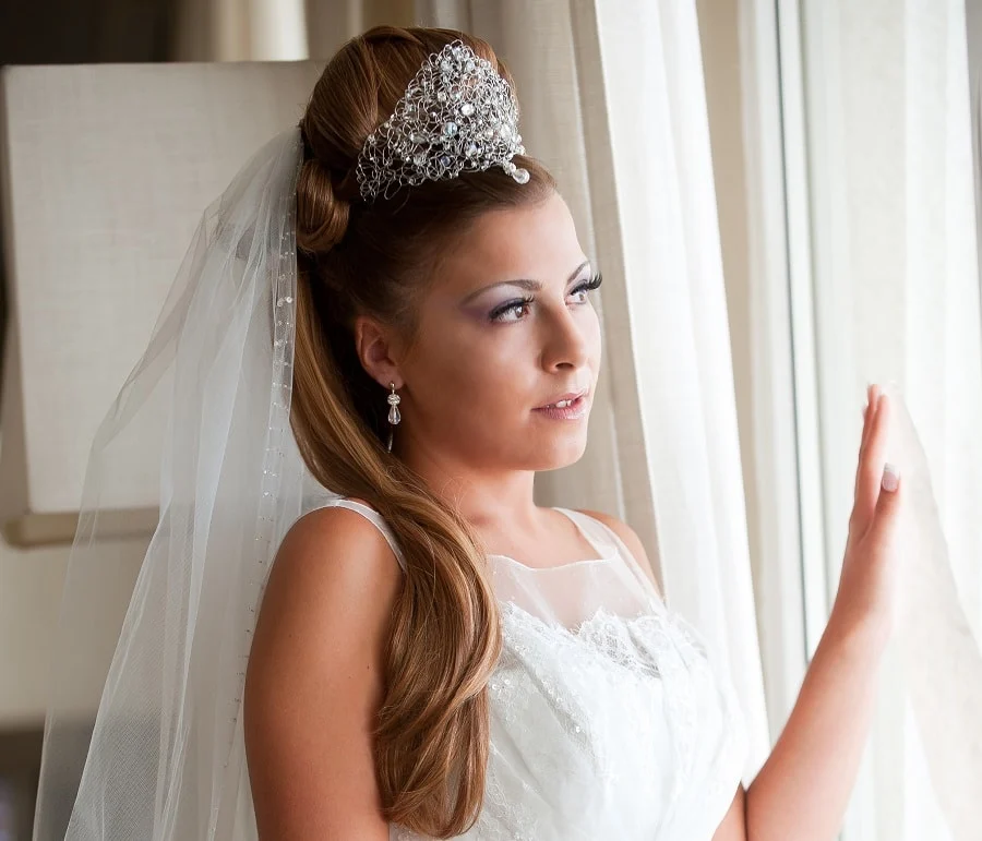 wedding hairstyle with veil and tiara