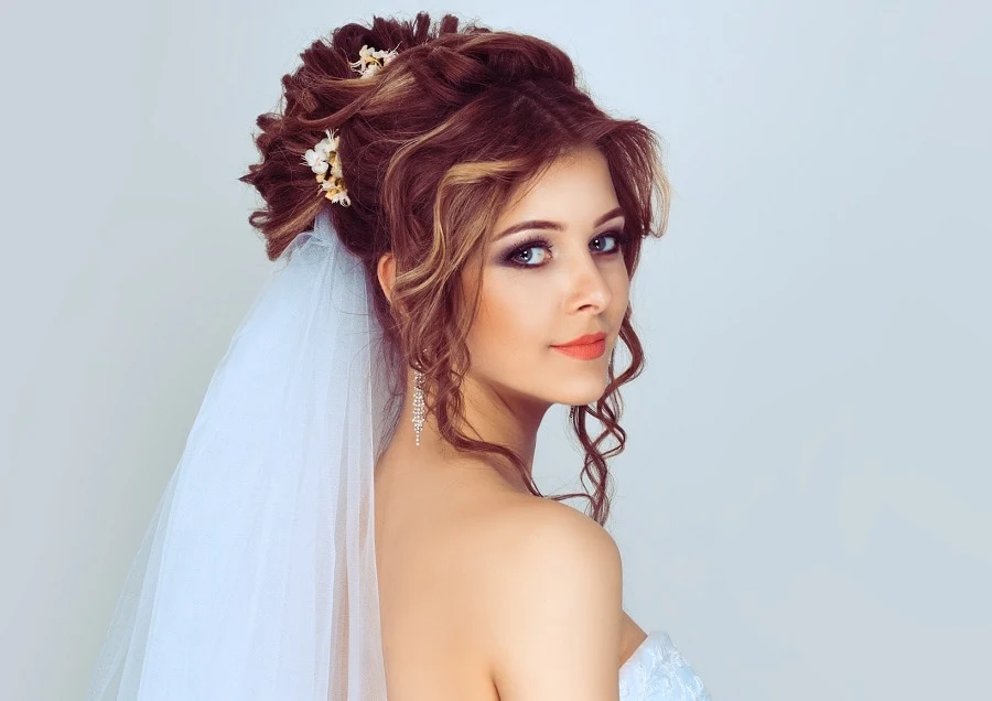 wedding hairstyle with veil for oval face