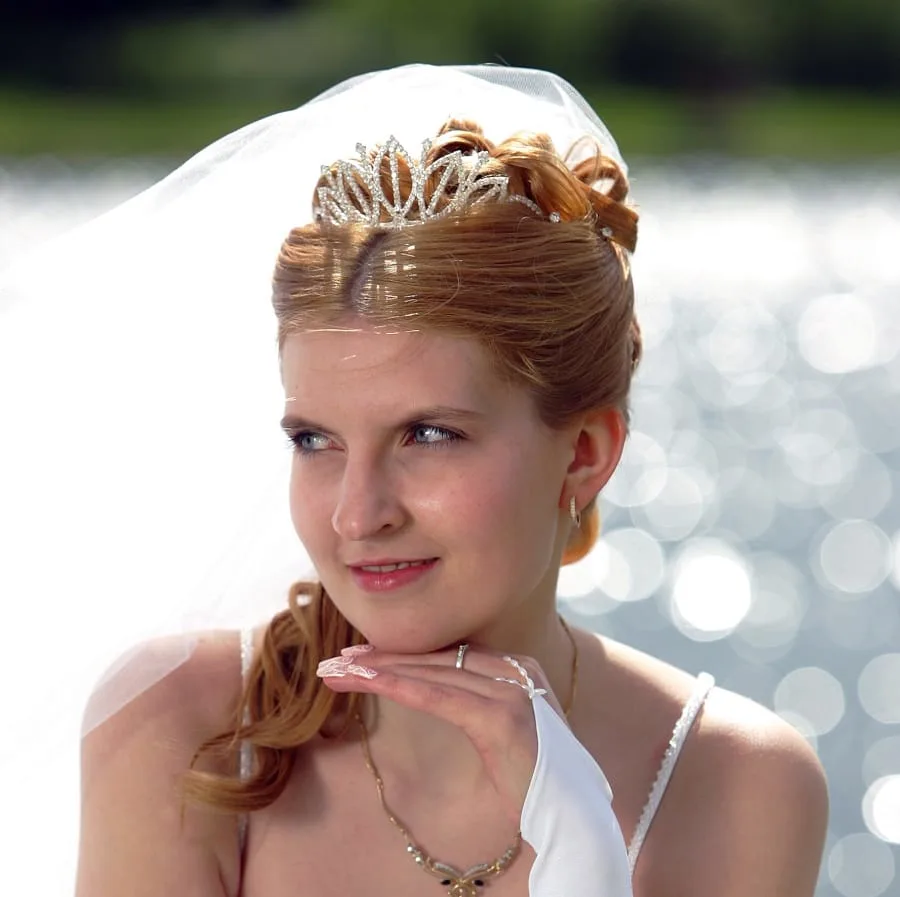 wedding hairstyle with tiara and veil