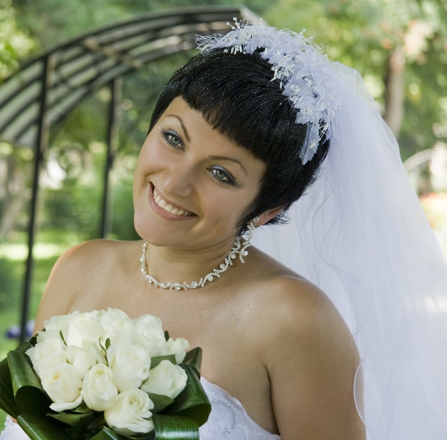 Wedding hairstyles with a veil for short hair