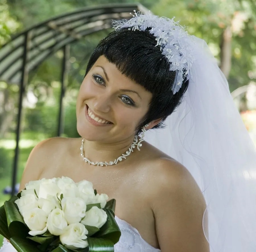 wedding hairstyles with veil for short hair