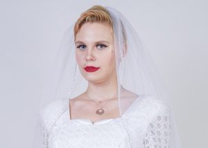 18 Show-Stopping Wedding Hairstyles for Plus-Size Brides