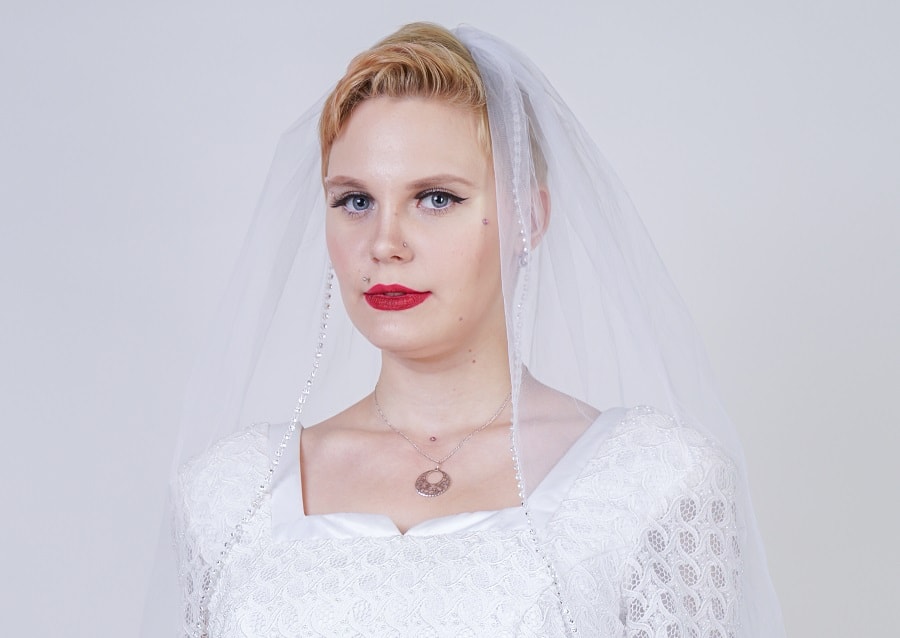 wedding pixie cut with veil for plus size bride