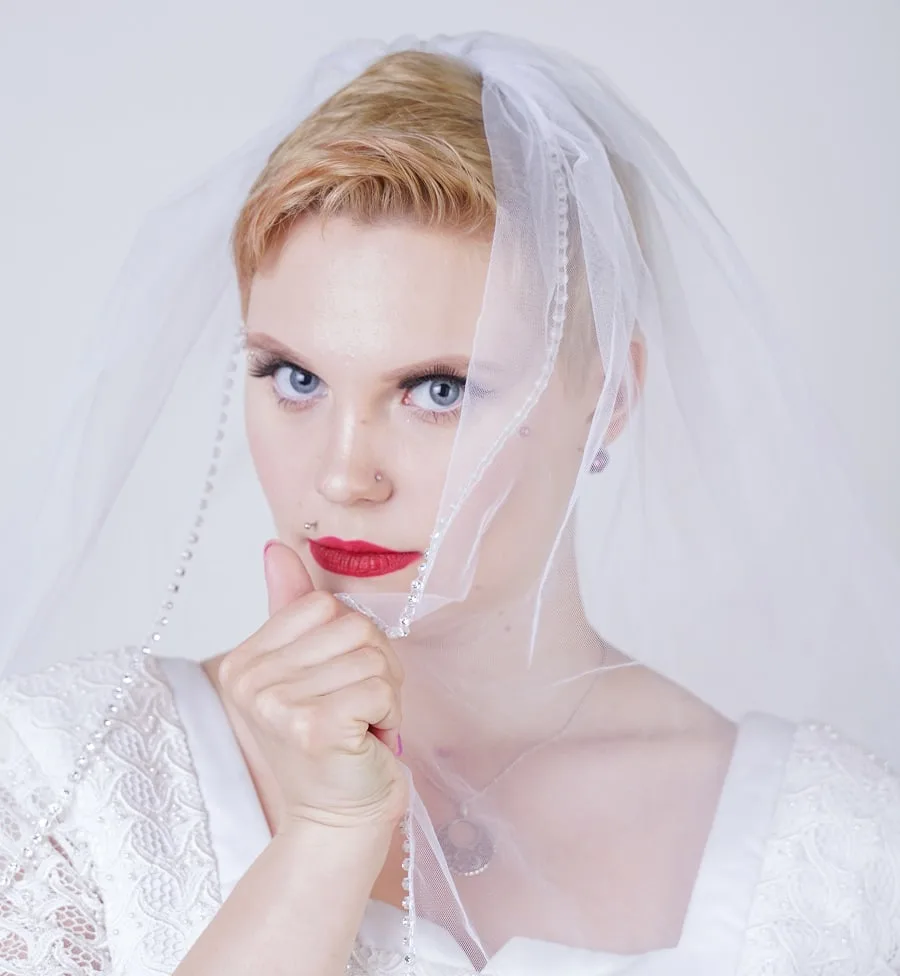 wedding short blonde pixie cut with veil