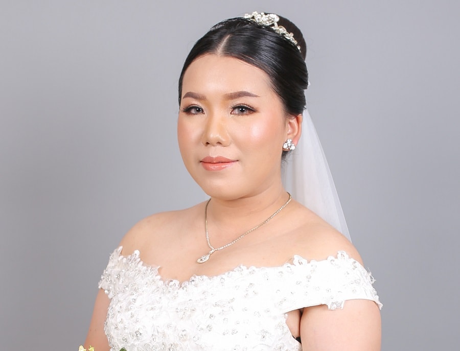 wedding updo for plus size Asian bride