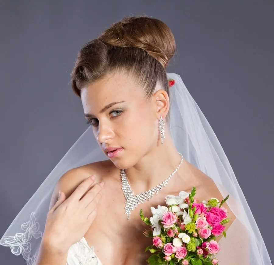 bridal hairstyles with veil and flowers