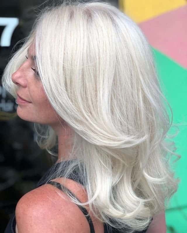 25 White Hair Looks Youll Swoon Over Hairstylecamp 8281